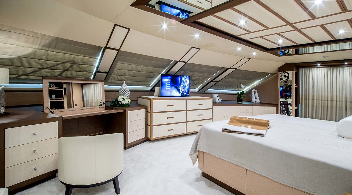 Аренда яхты Benetti Crystal 140 - NELA (Soy Amor) во Франции